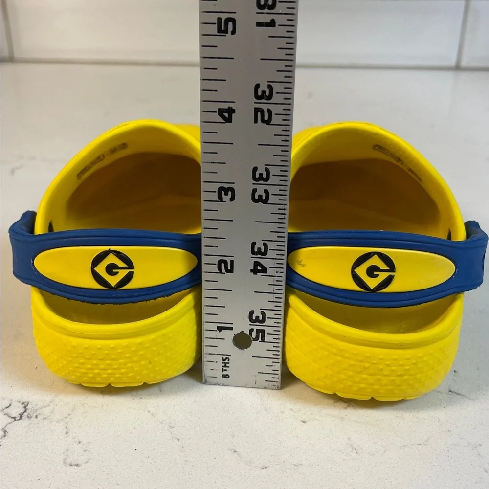 Crocs Fun Lab Minions Yellow Kids Clog Sandals with Blue Strap Size 11 - Picture 4 of 17